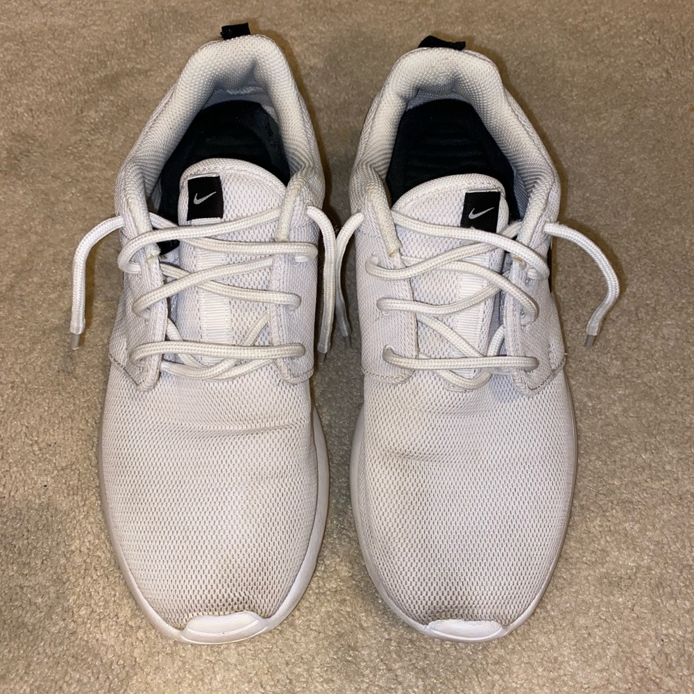 Nike Roshe 1 white tennis shoes